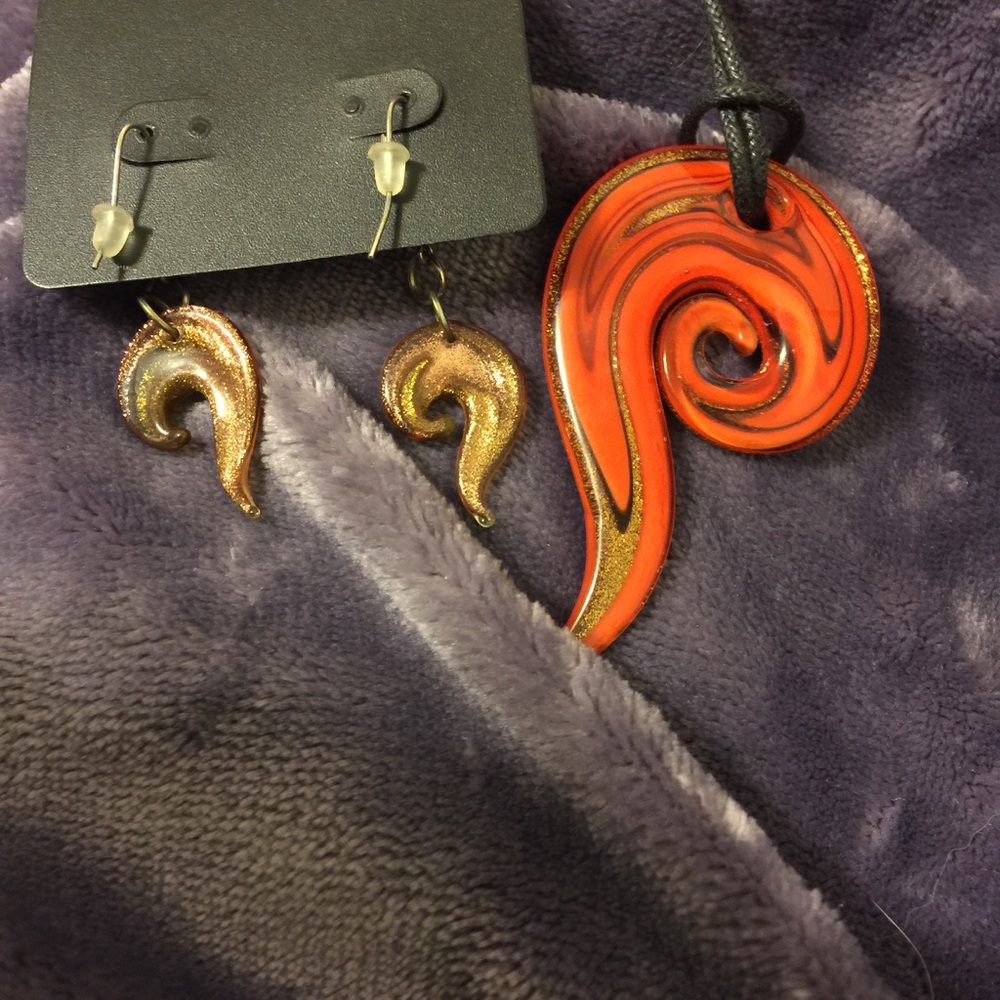 New! Pier 1 Imports glass necklace & earrings set.